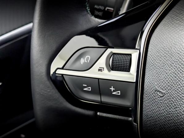 Peugeot 5008 II Рестайлинг с пробегом 2021 года, цена 3 165 000 рублей, 8200 км, внедорожник, Автокод Объявления