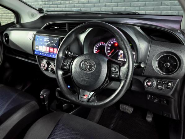 Toyota Vitz III (XP130) Рестайлинг с пробегом 2016 года, цена 1 000 000 рублей, 138870 км, хэтчбек, Автокод Объявления