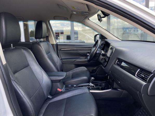 Mitsubishi Outlander III Рестайлинг 2 с пробегом 2017 года, цена 1 599 000 рублей, 235190 км, внедорожник, Автокод Объявления