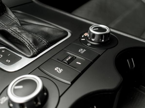 Volkswagen Touareg II с пробегом 2012 года, цена 1 730 000 рублей, 239372 км, внедорожник, Автокод Объявления