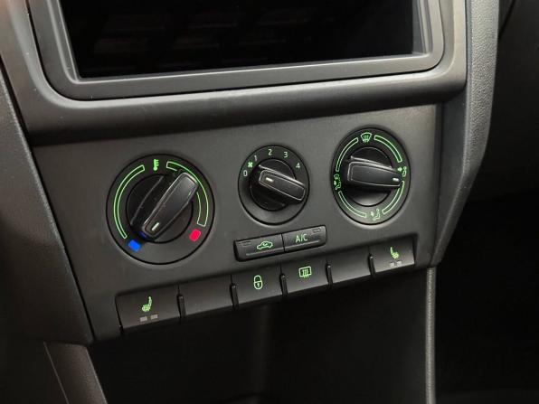Skoda Rapid I с пробегом 2015 года, цена 970 000 рублей, 200471 км, лифтбек, Автокод Объявления