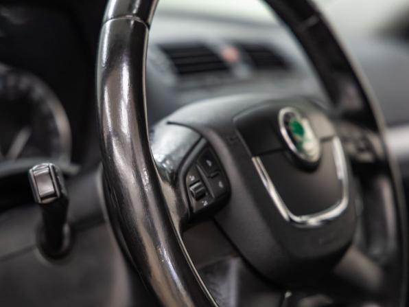 Skoda Octavia II (A5) Рестайлинг с пробегом 2012 года, цена 1 048 000 рублей, 161221 км, лифтбек, Автокод Объявления