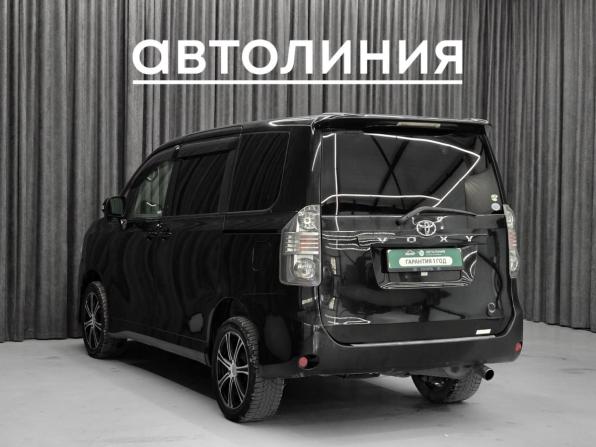 Toyota Voxy II (R70) с пробегом 2009 года, цена 1 420 000 рублей, 182800 км, минивэн, Автокод Объявления