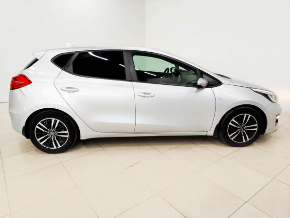 Kia Ceed II Рестайлинг с пробегом 2017 года, цена 953 800 рублей, 201935 км, хэтчбек, Автокод Объявления