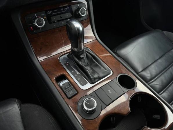 Volkswagen Touareg II с пробегом 2012 года, цена 1 955 000 рублей, 241453 км, внедорожник, Автокод Объявления
