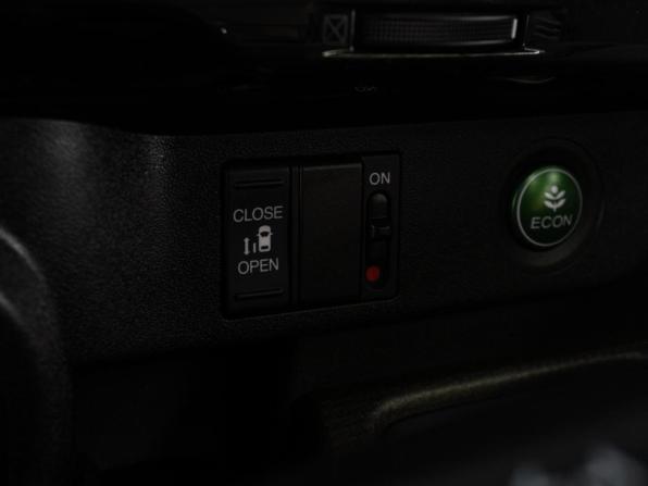 Honda Stepwgn V с пробегом 2015 года, цена 1 849 000 рублей, 151719 км, минивэн, Автокод Объявления