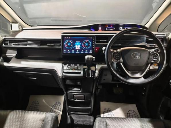 Honda Stepwgn V Рестайлинг с пробегом 2019 года, цена 2 235 000 рублей, 110880 км, минивэн, Автокод Объявления