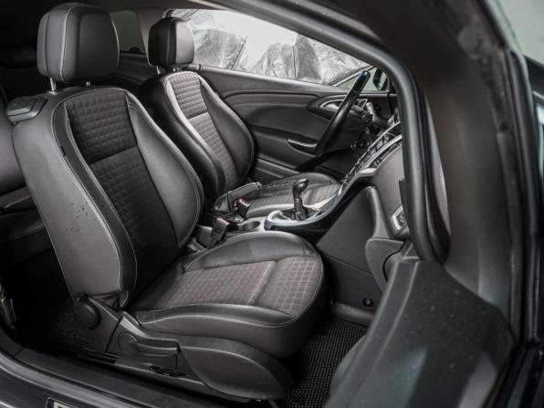 Opel Astra J Рестайлинг с пробегом 2012 года, цена 749 000 рублей, 203598 км, хэтчбек, Автокод Объявления