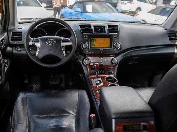 Toyota Highlander II (XU40) Рестайлинг с пробегом 2011 года, цена 2 299 000 рублей, 143033 км, внедорожник, Автокод Объявления
