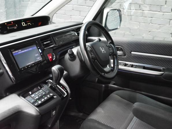 Honda Stepwgn V с пробегом 2017 года, цена 2 290 000 рублей, 118539 км, минивэн, Автокод Объявления