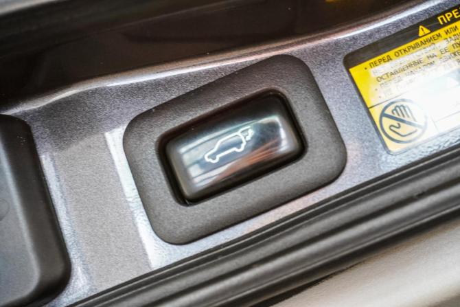 Toyota Land Cruiser 200 Series Рестайлинг 1 с пробегом 2013 года, цена 3 950 000 рублей, 221571 км, внедорожник, Автокод Объявления