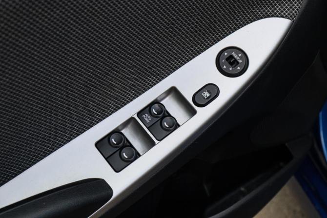 Hyundai Solaris I с пробегом 2013 года, цена 800 000 рублей, 107313 км, седан, Автокод Объявления