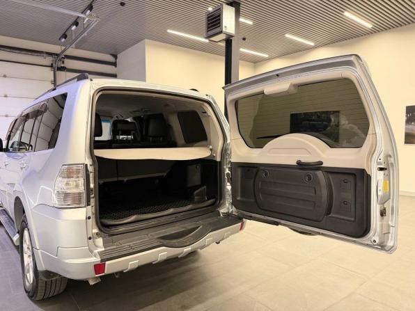 Mitsubishi Pajero IV Рестайлинг 1 с пробегом 2011 года, цена 1 600 000 рублей, 301938 км, внедорожник, Автокод Объявления