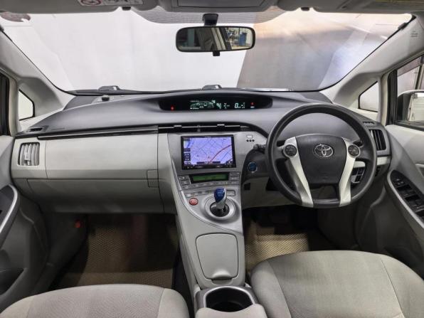 Toyota Prius III Рестайлинг (XW30) с пробегом 2015 года, цена 1 290 000 рублей, 137025 км, лифтбек, Автокод Объявления
