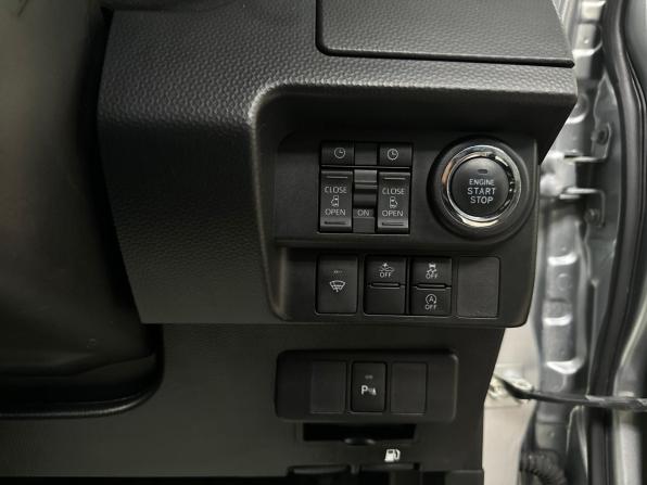 Toyota Roomy I Рестайлинг с пробегом 2021 года, цена 1 410 000 рублей, 55237 км, минивэн, Автокод Объявления