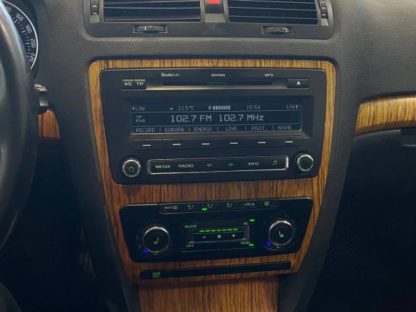 Skoda Octavia II (A5) Рестайлинг с пробегом 2010 года, цена 737 000 рублей, 215067 км, лифтбек, Автокод Объявления