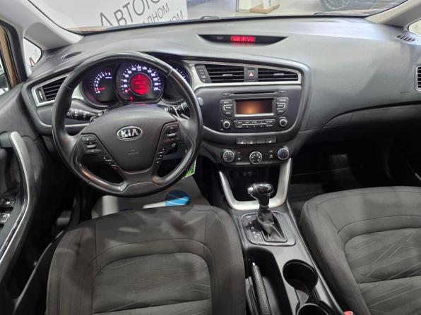 Kia Ceed II Рестайлинг с пробегом 2017 года, цена 1 449 000 рублей, 117924 км, универсал, Автокод Объявления