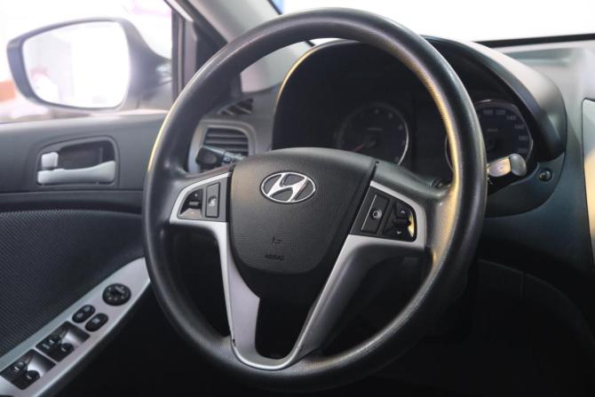 Hyundai Solaris I с пробегом 2013 года, цена 849 000 рублей, 165000 км, седан, Автокод Объявления