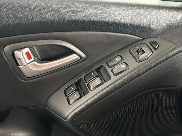 Hyundai ix35 I с пробегом 2012 года, цена 939 000 рублей, 282664 км, внедорожник, Автокод Объявления