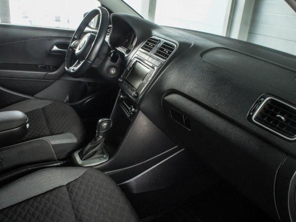 Volkswagen Polo V Рестайлинг с пробегом 2019 года, цена 1 199 000 рублей, 75000 км, седан, Автокод Объявления