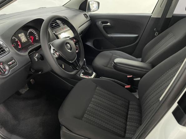 Volkswagen Polo V Рестайлинг с пробегом 2018 года, цена 980 000 рублей, 164854 км, седан, Автокод Объявления