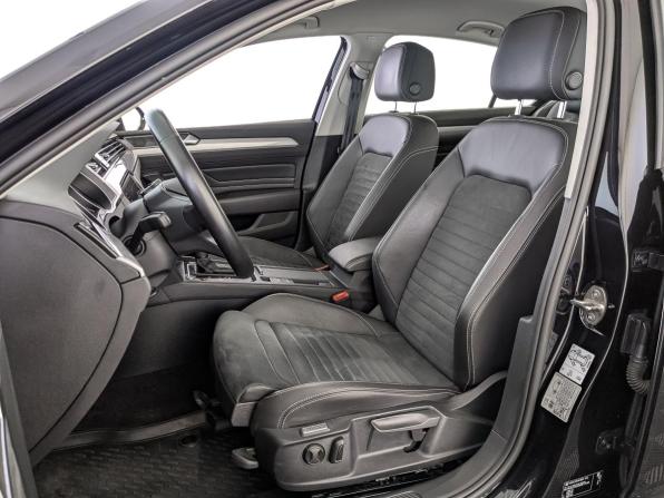 Volkswagen Passat B8 Рестайлинг с пробегом 2021 года, цена 2 210 000 рублей, 90268 км, седан, Автокод Объявления