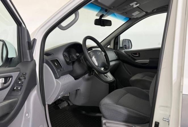 Hyundai H-1 II Рестайлинг 2 с пробегом 2021 года, цена 2 800 000 рублей, 115582 км, минивэн, Автокод Объявления