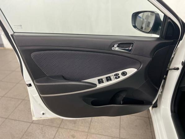 Hyundai Solaris I с пробегом 2013 года, цена 750 000 рублей, 166000 км, седан, Автокод Объявления