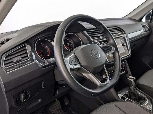 Volkswagen Tiguan II Рестайлинг с пробегом 2021 года, цена 3 780 000 рублей, 17314 км, внедорожник, Автокод Объявления