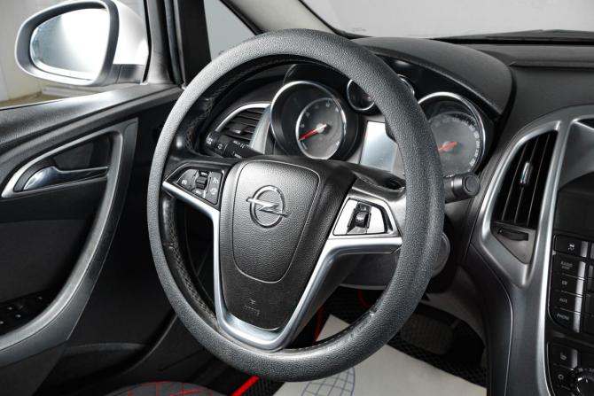 Opel Astra J Рестайлинг с пробегом 2012 года, цена 889 000 рублей, 259000 км, седан, Автокод Объявления