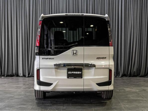 Honda Stepwgn V с пробегом 2016 года, цена 1 849 000 рублей, 152036 км, минивэн, Автокод Объявления