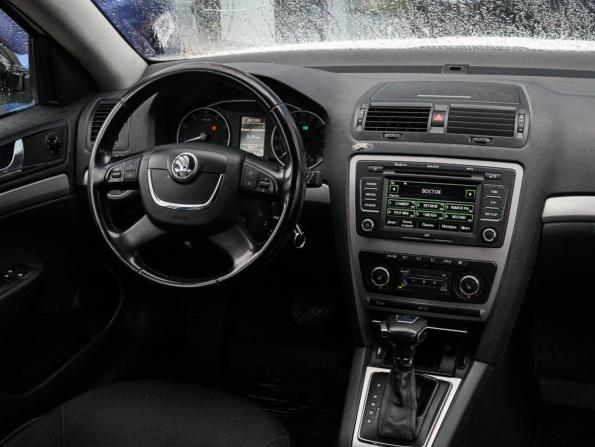 Skoda Octavia II (A5) Рестайлинг с пробегом 2011 года, цена 700 000 рублей, 268000 км, лифтбек, Автокод Объявления
