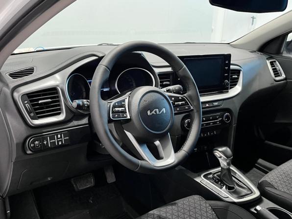 Kia Ceed III Рестайлинг с пробегом 2023 года, цена 1 990 000 рублей, 68026 км, хэтчбек, Автокод Объявления