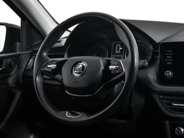 Skoda Rapid II с пробегом 2021 года, цена 1 691 000 рублей, 83835 км, лифтбек, Автокод Объявления