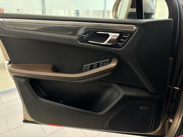 Porsche Macan I с пробегом 2015 года, цена 3 349 000 рублей, 107590 км, внедорожник, Автокод Объявления