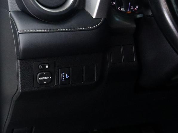 Toyota RAV4 IV (XA40) Рестайлинг с пробегом 2018 года, цена 1 799 000 рублей, 200000 км, внедорожник, Автокод Объявления
