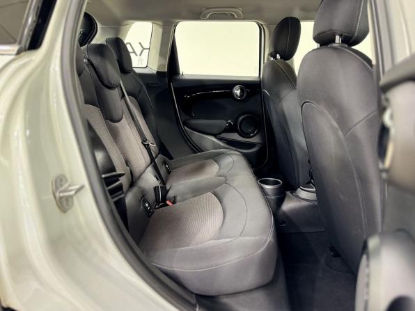 Mini Hatch III (F55/F56) Рестайлинг с пробегом 2020 года, цена 2 280 000 рублей, 26000 км, хэтчбек, Автокод Объявления