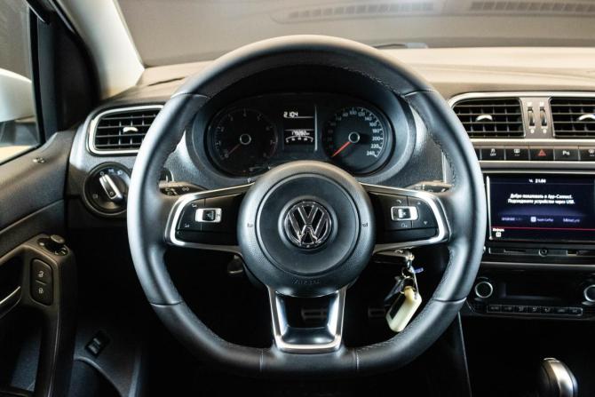 Volkswagen Polo V Рестайлинг с пробегом 2018 года, цена 1 250 000 рублей, 179282 км, седан, Автокод Объявления