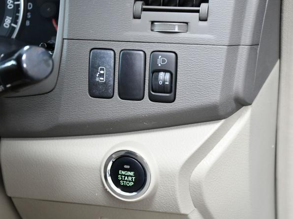 Toyota ISis I Рестайлинг с пробегом 2009 года, цена 1 137 000 рублей, 218137 км, компактвэн, Автокод Объявления