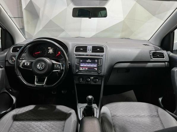 Volkswagen Polo V Рестайлинг с пробегом 2018 года, цена 1 090 000 рублей, 156136 км, седан, Автокод Объявления