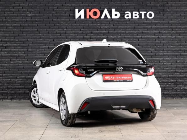 Toyota Yaris IV с пробегом 2021 года, цена 1 220 000 рублей, 146061 км, хэтчбек, Автокод Объявления
