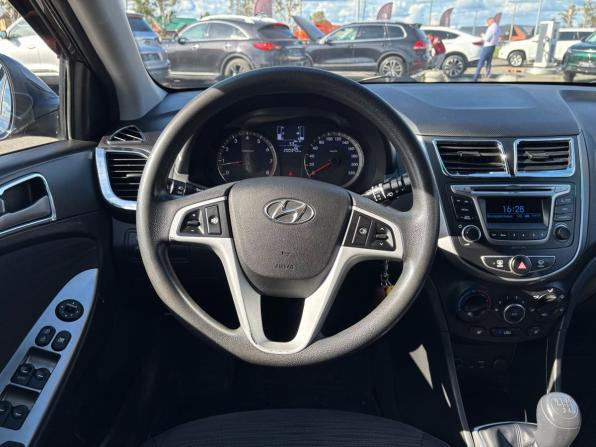 Hyundai Solaris I Рестайлинг с пробегом 2016 года, цена 849 000 рублей, 200338 км, хэтчбек, Автокод Объявления