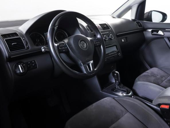 Volkswagen Touran I Рестайлинг 2 с пробегом 2013 года, цена 950 000 рублей, 176480 км, компактвэн, Автокод Объявления