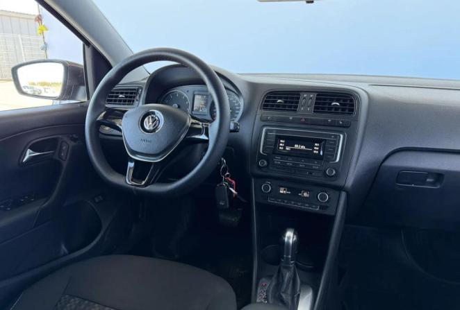 Volkswagen Polo V Рестайлинг с пробегом 2017 года, цена 895 000 рублей, 131881 км, седан, Автокод Объявления