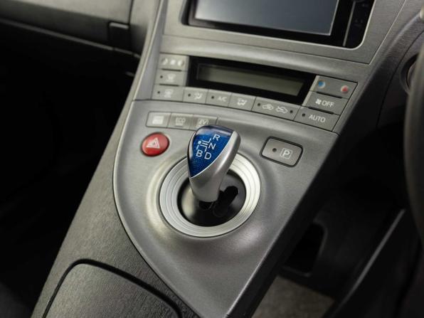 Toyota Prius III Рестайлинг (XW30) с пробегом 2013 года, цена 1 050 000 рублей, 245191 км, лифтбек, Автокод Объявления