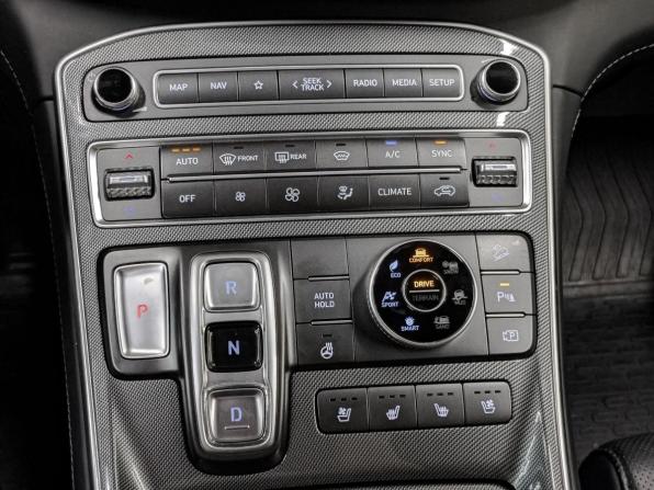 Hyundai Santa Fe IV Рестайлинг с пробегом 2022 года, цена 4 089 000 рублей, 41762 км, внедорожник, Автокод Объявления