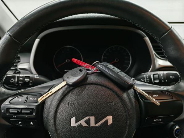 Kia Rio IV Рестайлинг с пробегом 2021 года, цена 1 603 000 рублей, 91102 км, хэтчбек, Автокод Объявления