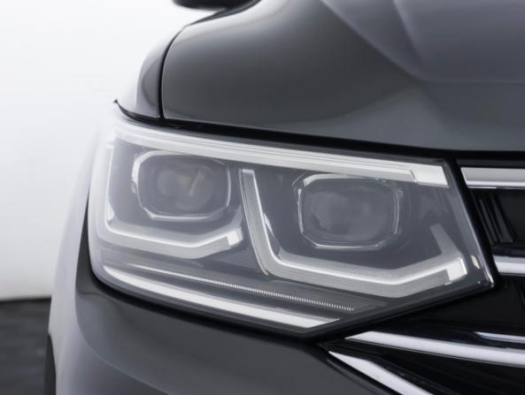 Volkswagen Tiguan II Рестайлинг с пробегом 2021 года, цена 3 788 000 рублей, 63200 км, внедорожник, Автокод Объявления