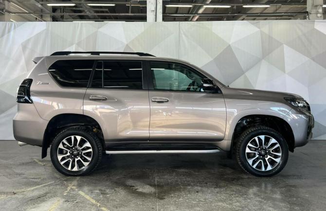 Toyota Land Cruiser Prado 150 Series Рестайлинг 3 с пробегом 2022 года, цена 6 999 000 рублей, 73713 км, внедорожник, Автокод Объявления