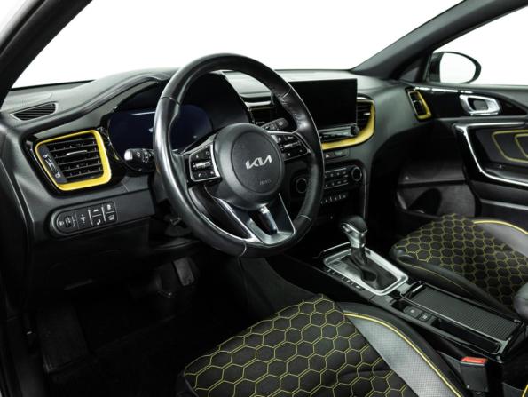 Kia XCeed I с пробегом 2021 года, цена 2 299 700 рублей, 52000 км, хэтчбек, Автокод Объявления